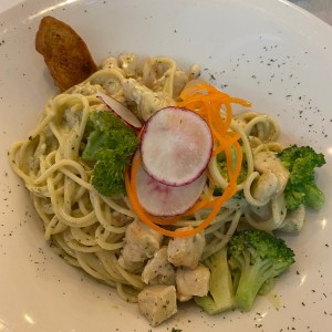 Pasta con Pechuga de Pollo al Grill