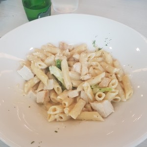 Pechuga de Pollo al Grill con Pasta Penne