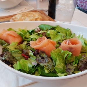 Ensalada de salmon ahumado y citricos