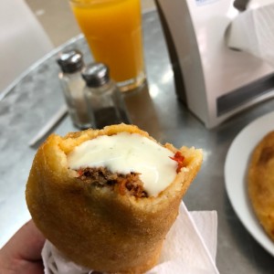 empanada carne mechada 