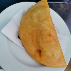 Empanada de queso con tajada