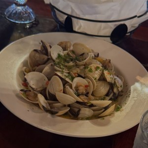 Almejas al Ajillo