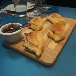 Empanaditas chilenas y bravas