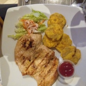 filete de pollo con patacones