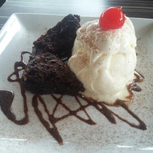 Brownie con helado