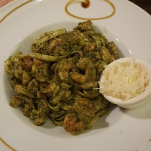 Pasta al Pesto con Camarones