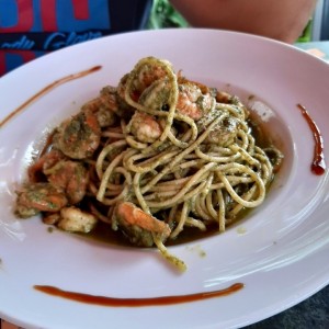 Pasta al Pesto con Camarones