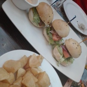 mini hamburguesas con papas