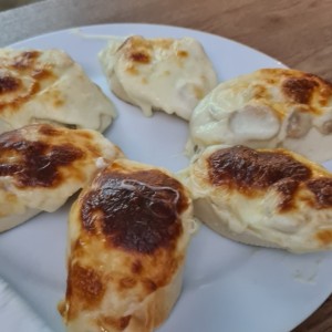 Tostadas con Hongos Gratinados