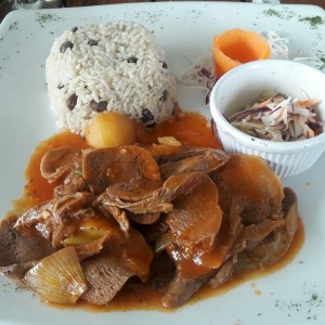 Lengua en salsa