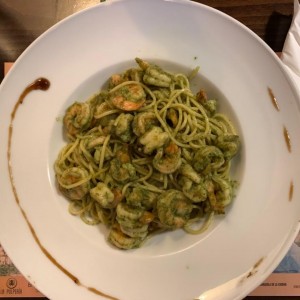 Pasta al Pesto con Camarones