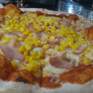 pizza con tocineta 