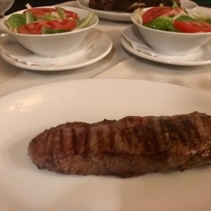 Rib eye madurado con ensalada de contorno 