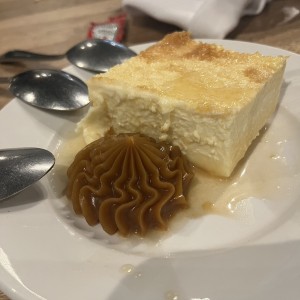 Flan de Queso con Dulce de Leche