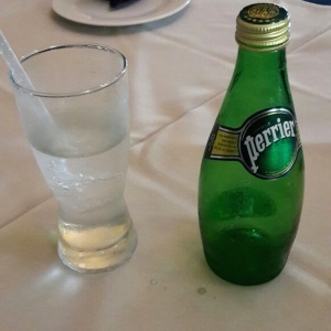 Una Perrier bien Helada para limpiar el paladar