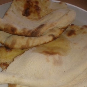 Naan fresco y crujiente