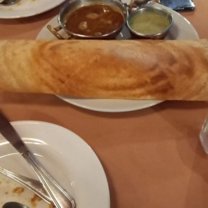 Simple Dosa con Sambhar y chutney de coco. 