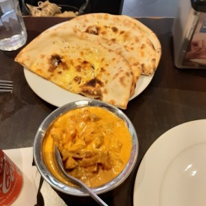 Vegetales Kurma y Naan de ajo