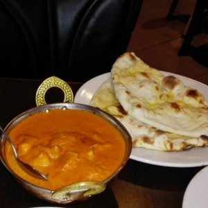 Naan and chicken tikka cremoso