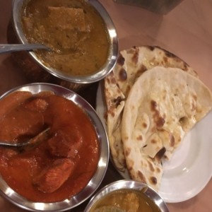 shahi paneer, chiken tikka cremoso y butter chiken