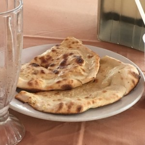 naan con queso ajo 