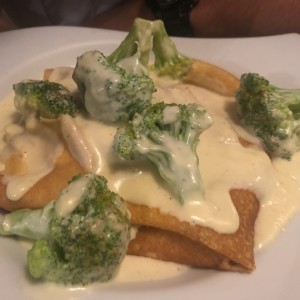 Pollo con Brocoli y Queso