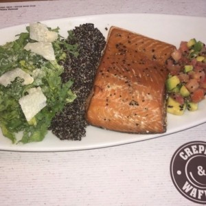 ensalada de salmon con quinoa