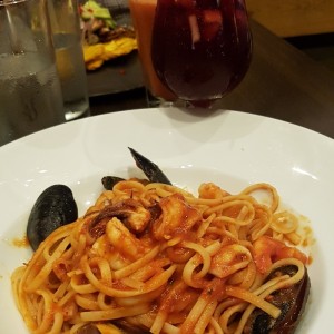 Linguini con frutos del mar