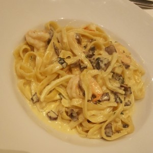 pasta con camarones y hongos