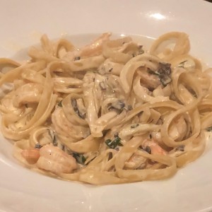 fettucine con camarones y portobelo