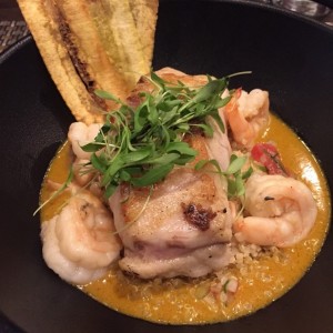 Encocado de Corvina con camarones