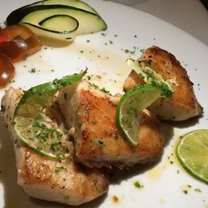 Cobia en Finas HIerbas y Alcaparras con Puerro Crocante