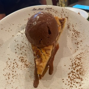 Pie de manzana con helado de chocolate