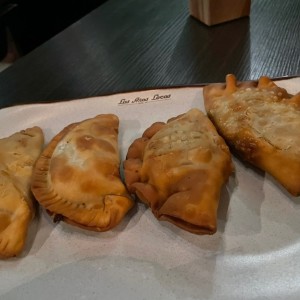 Empanadas Argentinas Fritas o al Horno