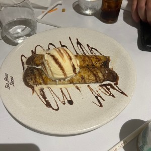 Panqueque de dulce de leche con helado