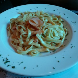 Fettucine alla crema rosa di salmone e vodka