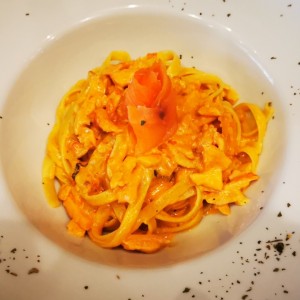 Fettucine alla Crema Rosa di Salmone e Vodka