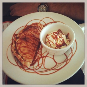 Calzone de Dulce de leche con helado.