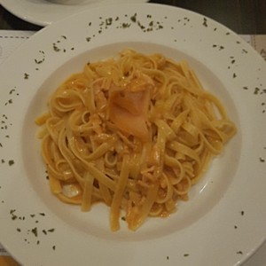 Fettucine alla crema rosa di salmone e vodka