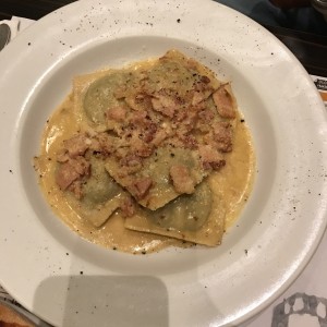 Pastas - Ravioloni alla Carbonara