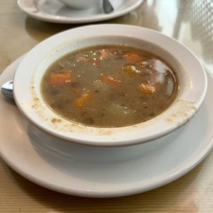 Sopa de carne con lenteja 