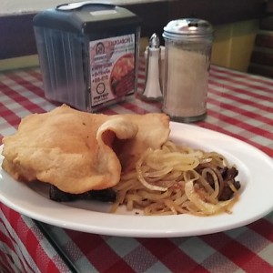 bistec encebollado y hojaldres