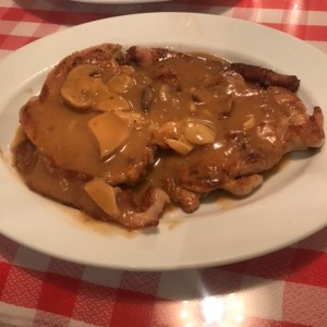 Filete de pollo en salsa de Hongos