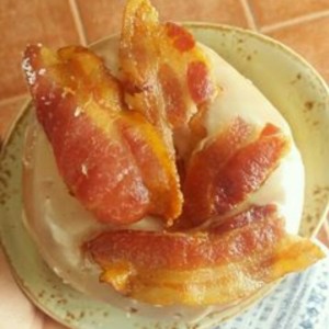 Dona con Bacon