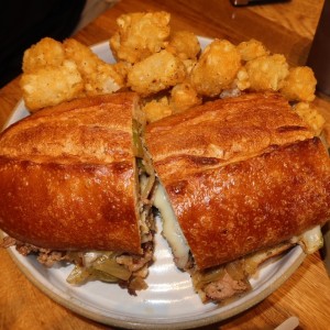 ALMUERZO - Cheesesteak Sandwich