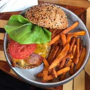 Home Style Burguer & Sweet Potatoes Fries