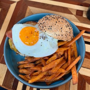 Americana Burger con Sweet Potato fries