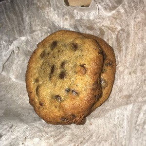 galletas de chocolate chip rellenas de brownie