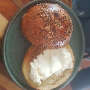 Bagel con queso crema