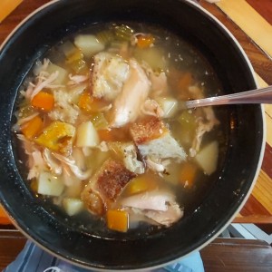 Sopa de pollo y vegetales